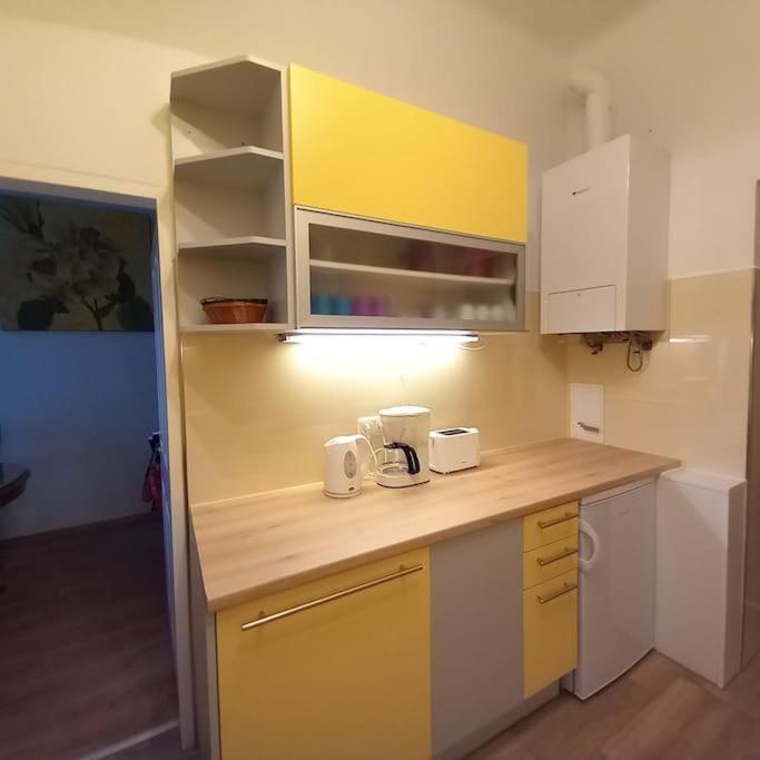 Altbauwohnung Neu Saniert - Fuer Familien Geeignet Wenen